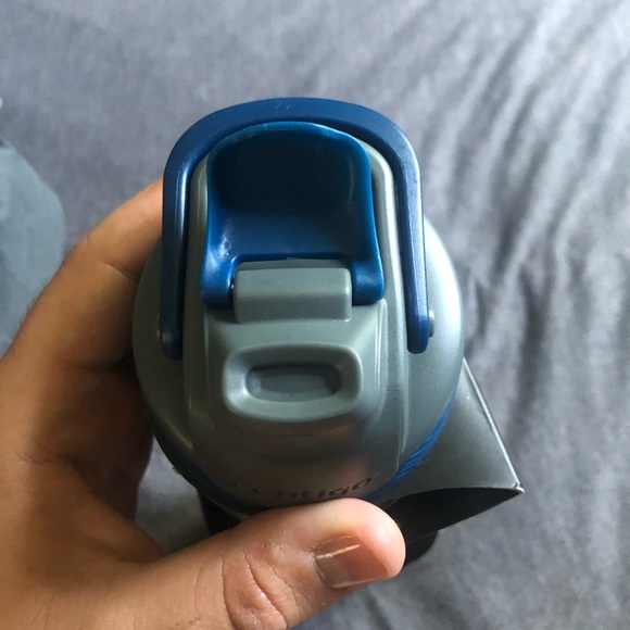 Contigo 24oz Water bottle - Picture 4 of 7